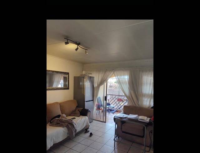 2 BEDROOM APARTMENT FOR SALE IN PALM SPRINGS